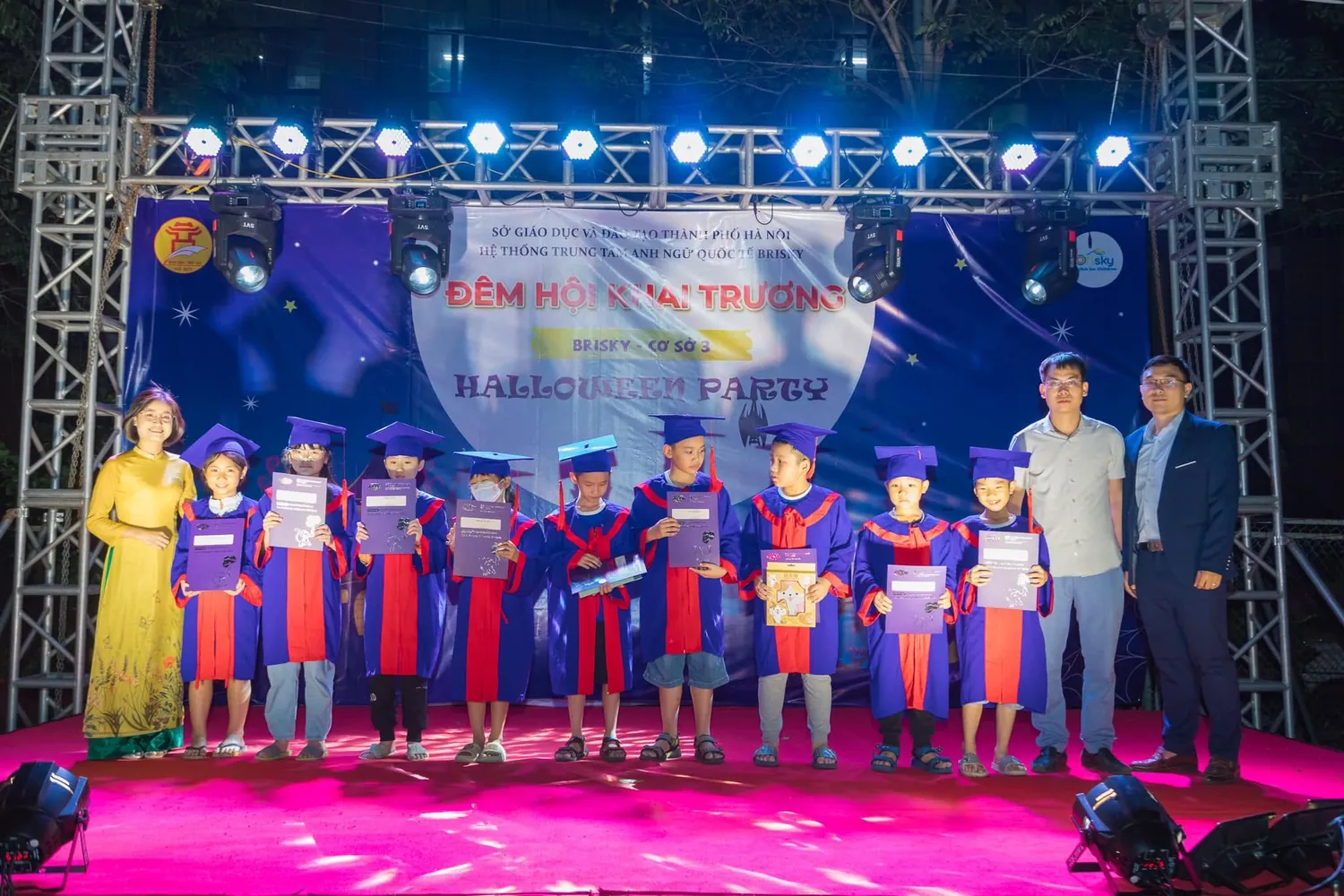 Học sinh Brisky trong sự kiện vinh danh và khai trương