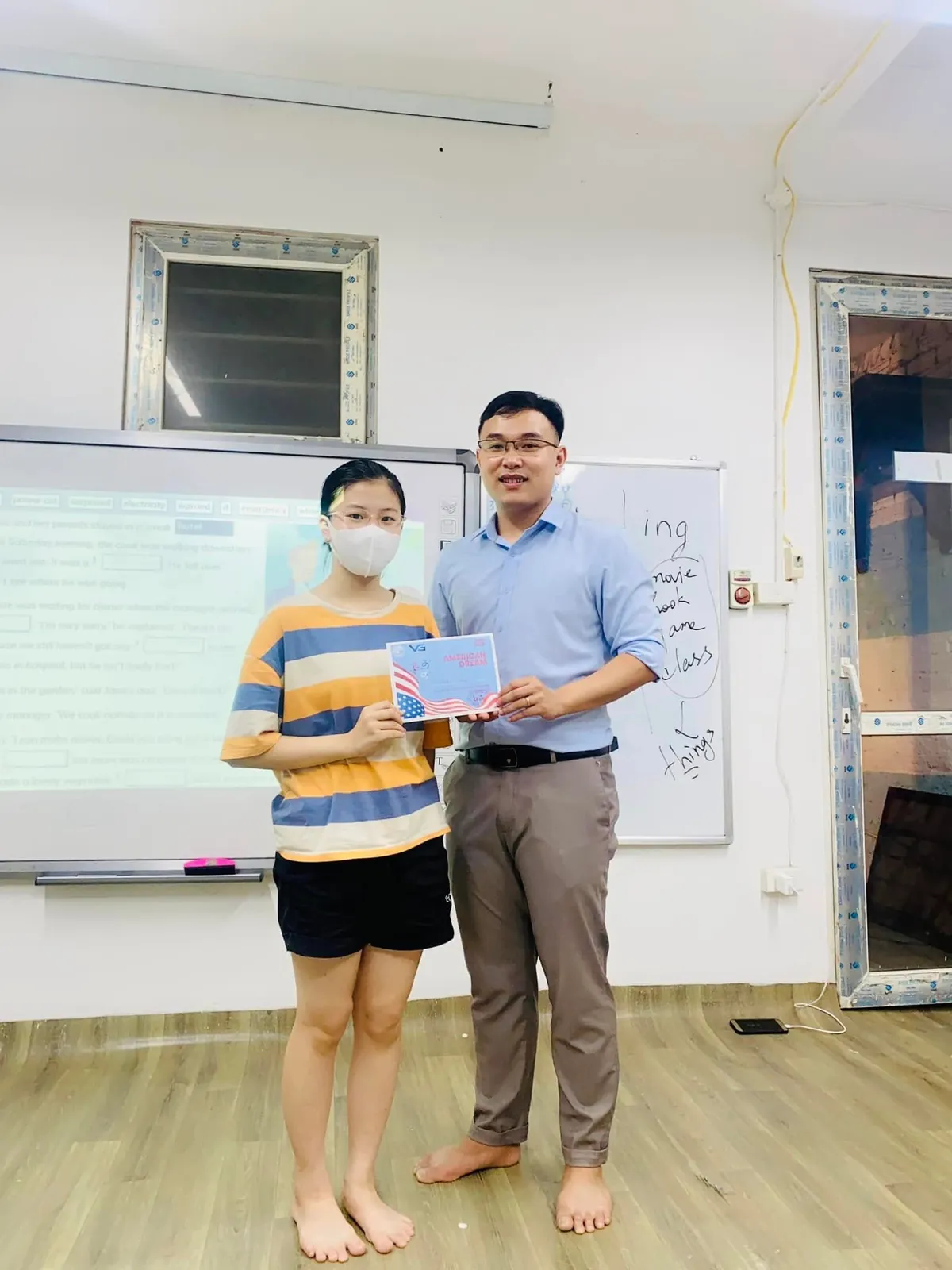 Học sinh Brisky nhận chứng nhận thành tích